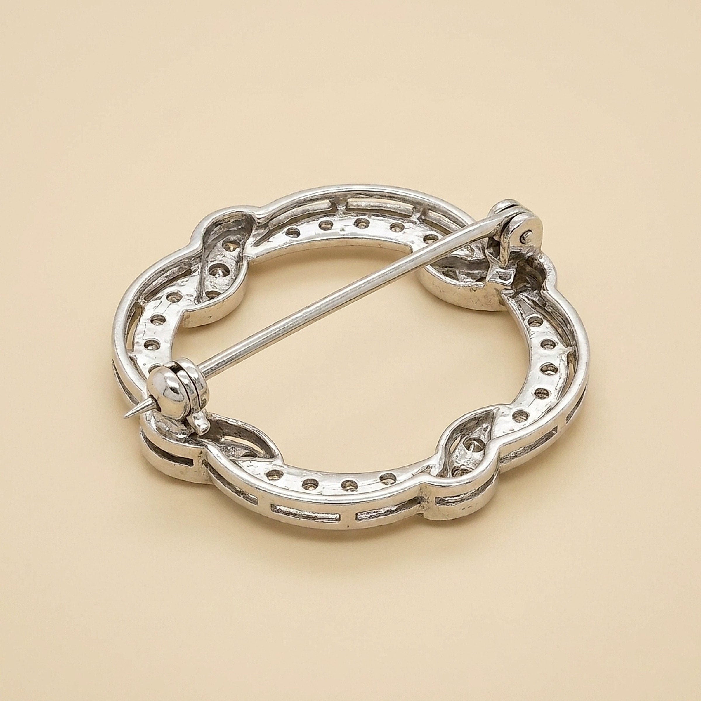 14k White Gold Diamond Wreath Pin