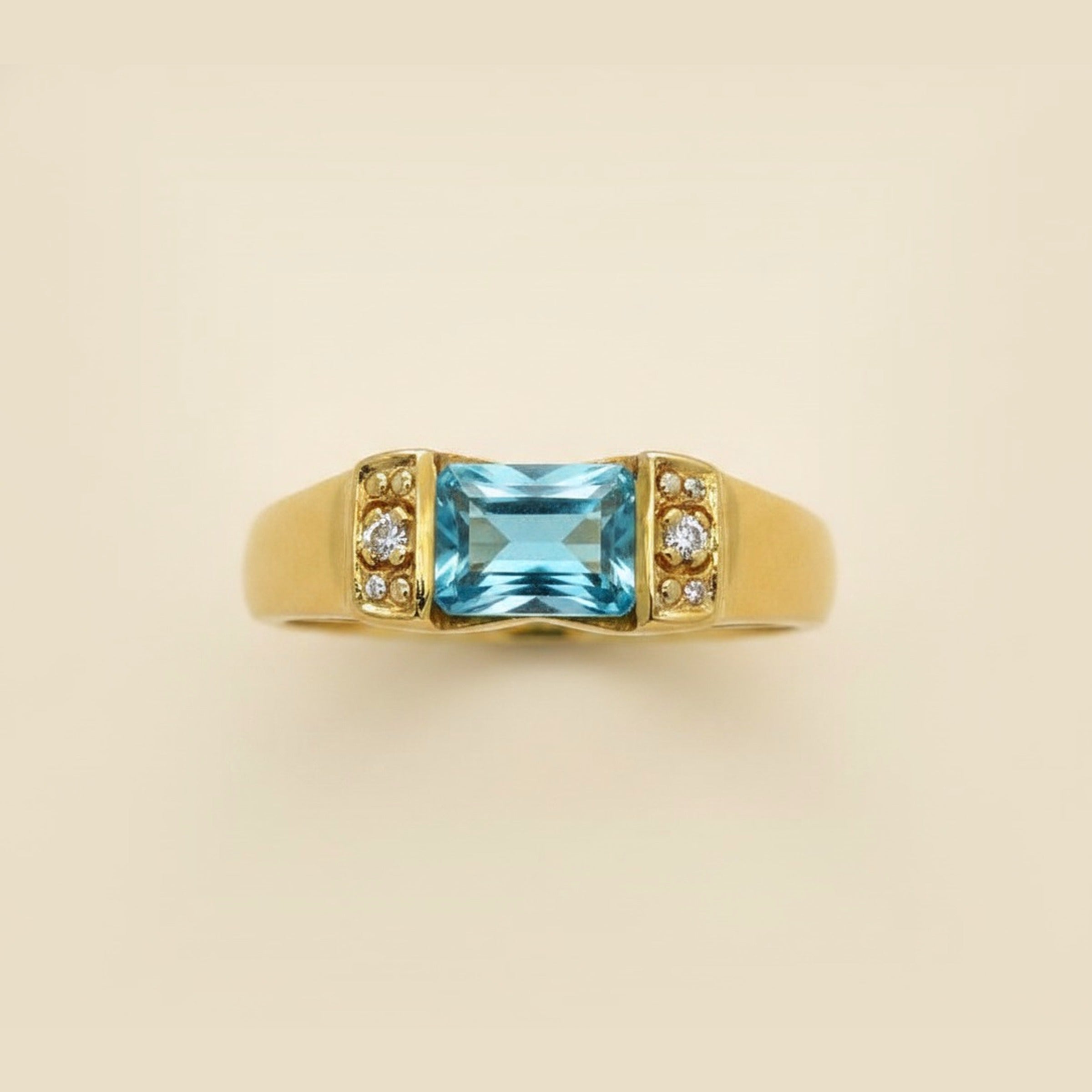 18k Yellow Gold Aquamarine & Diamond Ring