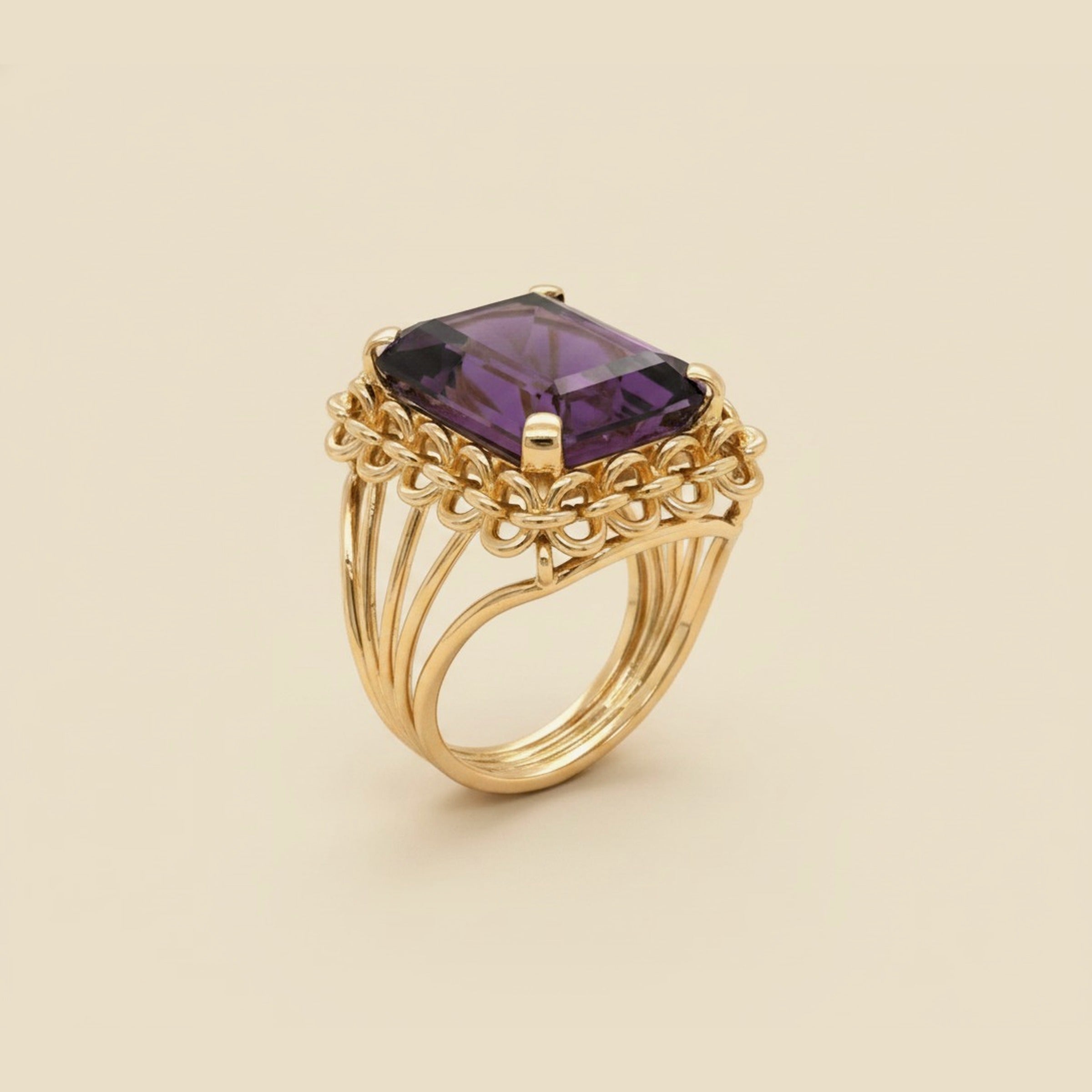1960's Decorative Yellow Gold Amethyst Ring