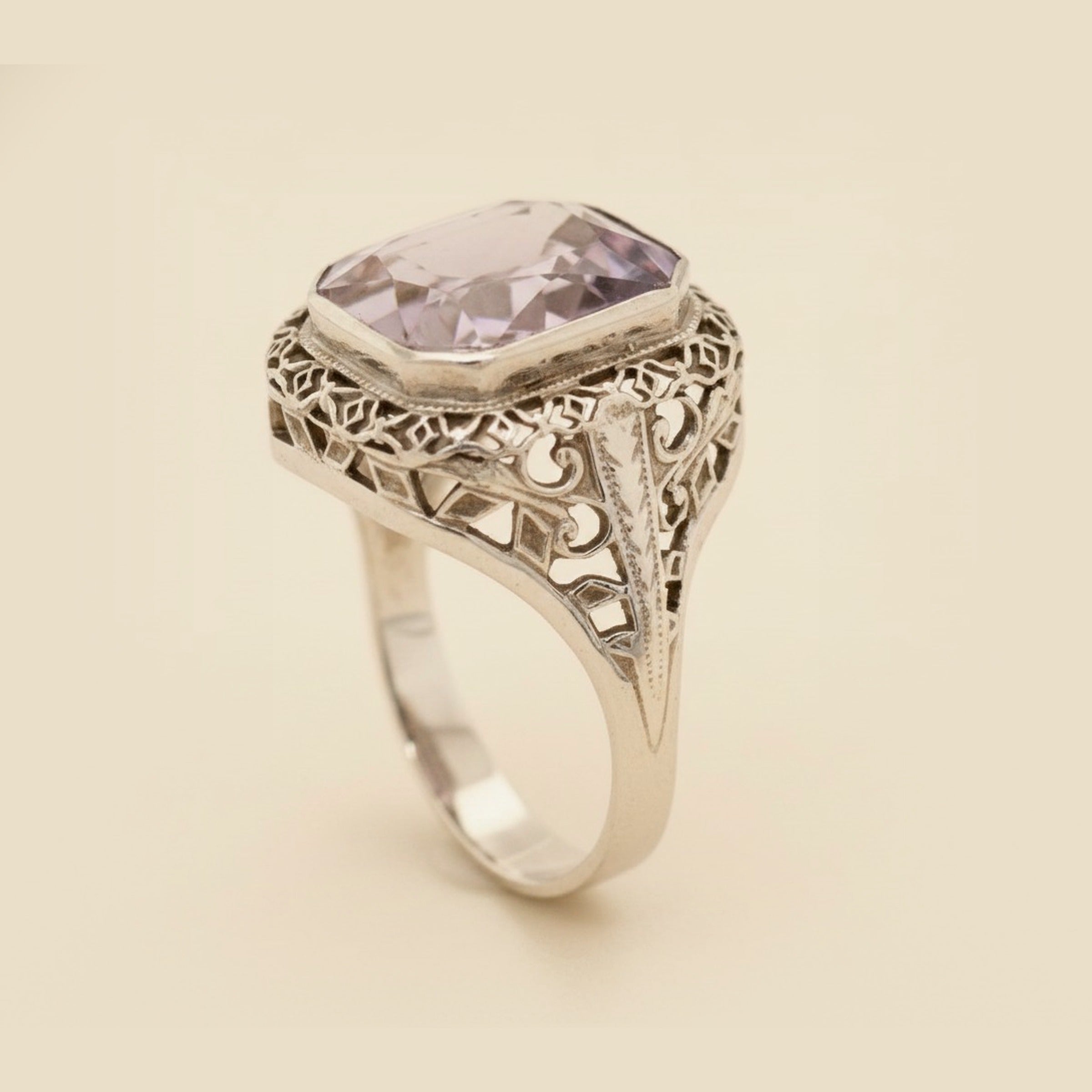 Art Deco White Gold 20k Filigree Amethyst Ring