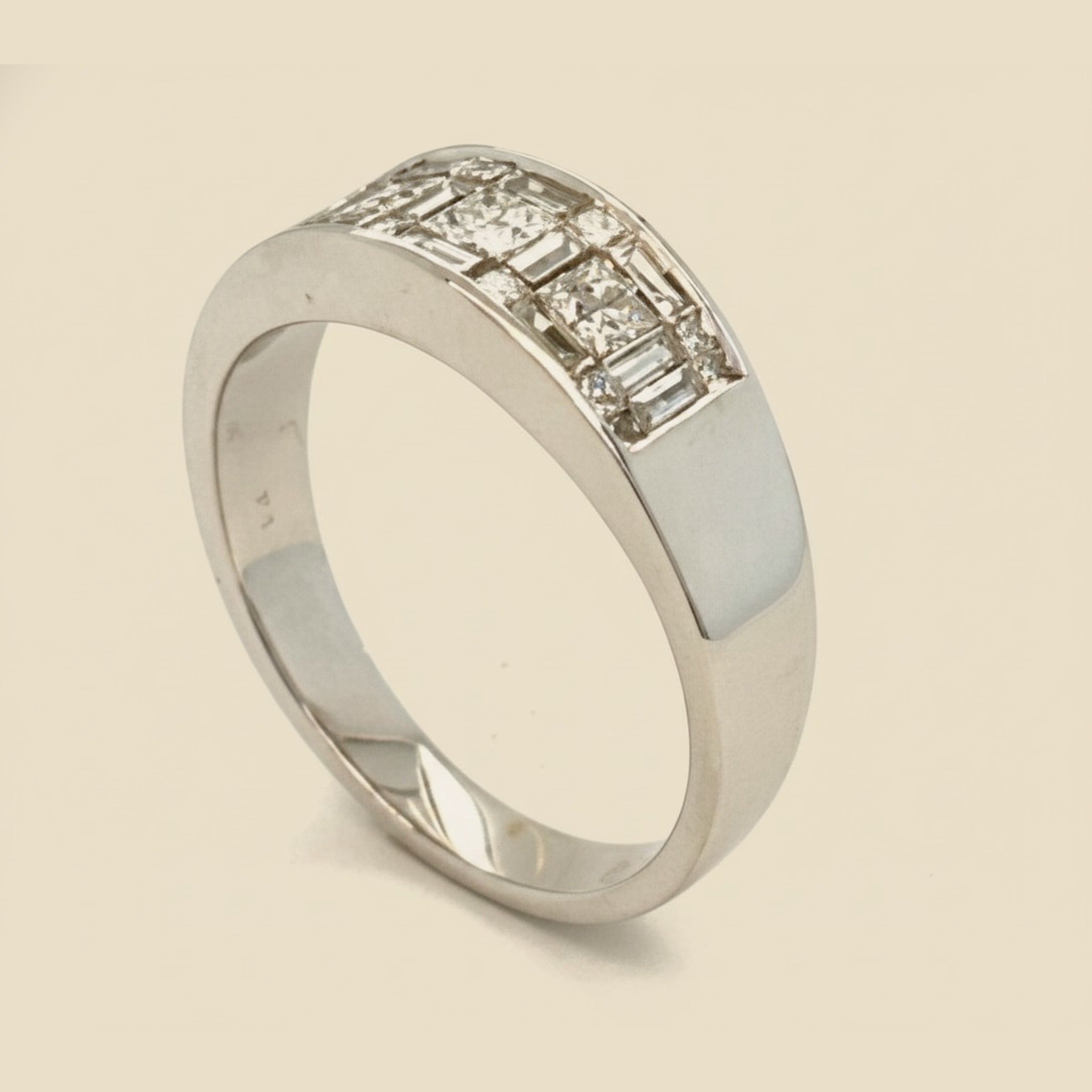 Gent's 14k White Gold Diamond Wedding Band
