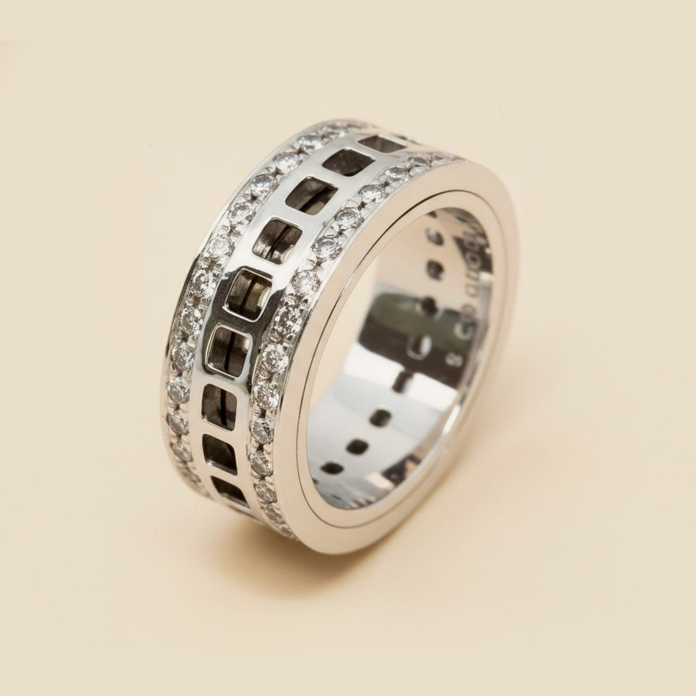 Gucci White Gold Diamond Ring