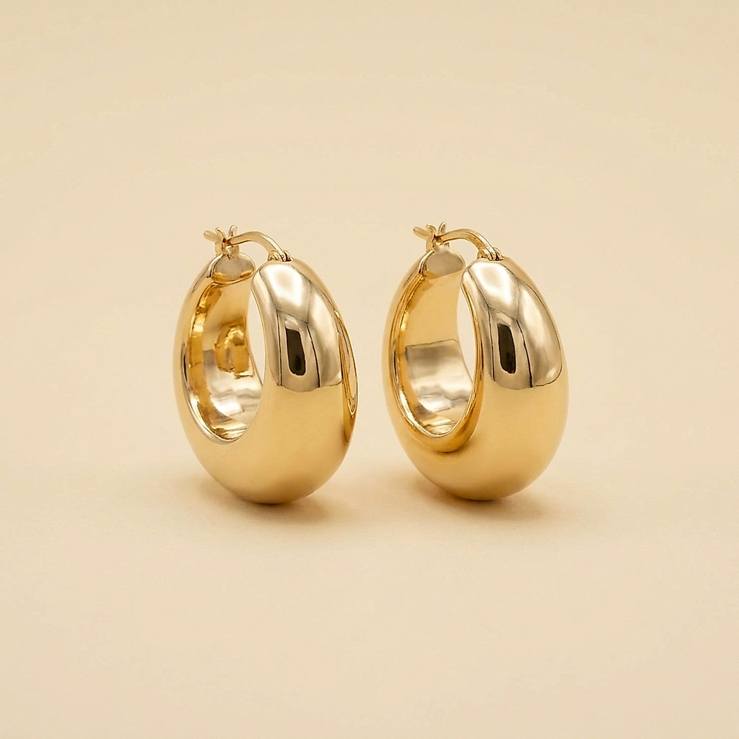 Estate 18K Yellow Gold Hollow Hoop Earrings