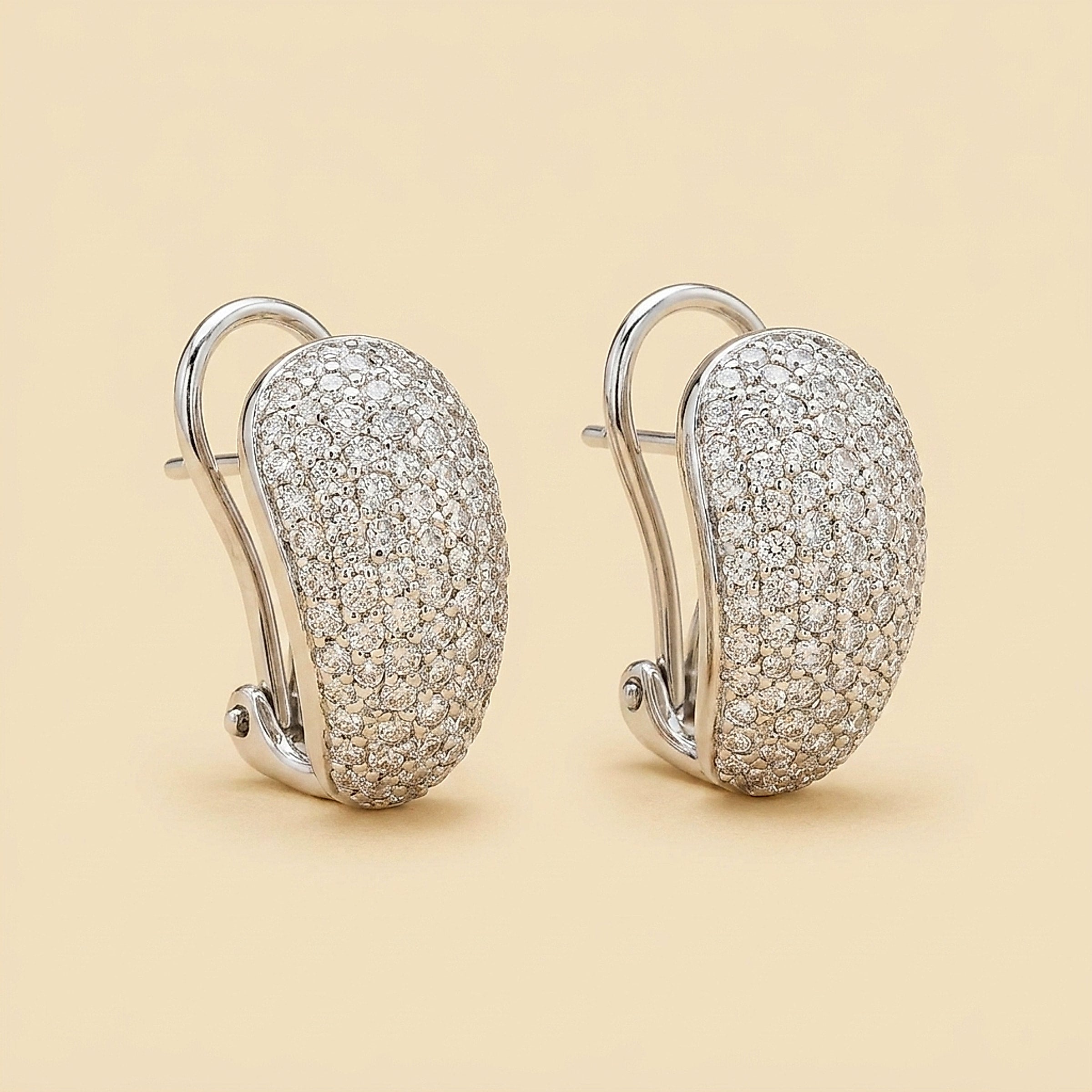 18K White Gold Pavé Diamond Huggie Earrings