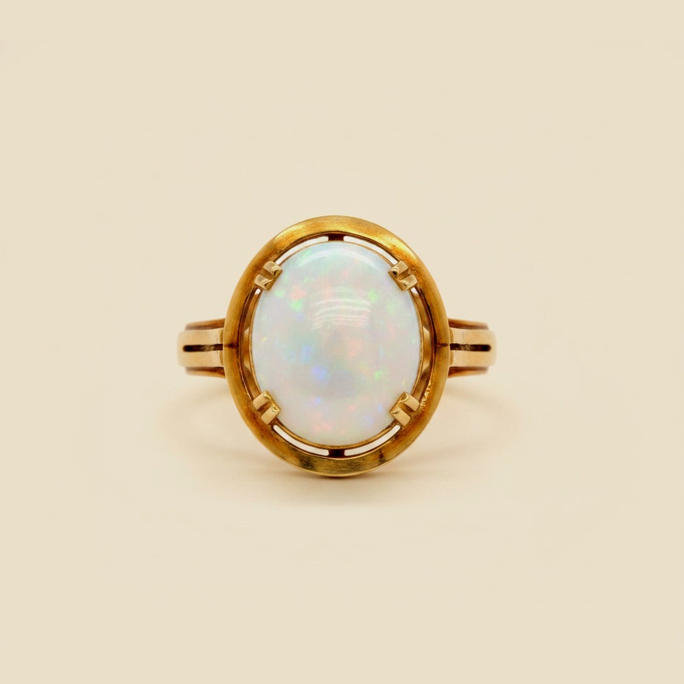 Vintage 14k Yellow Gold Opal Ring