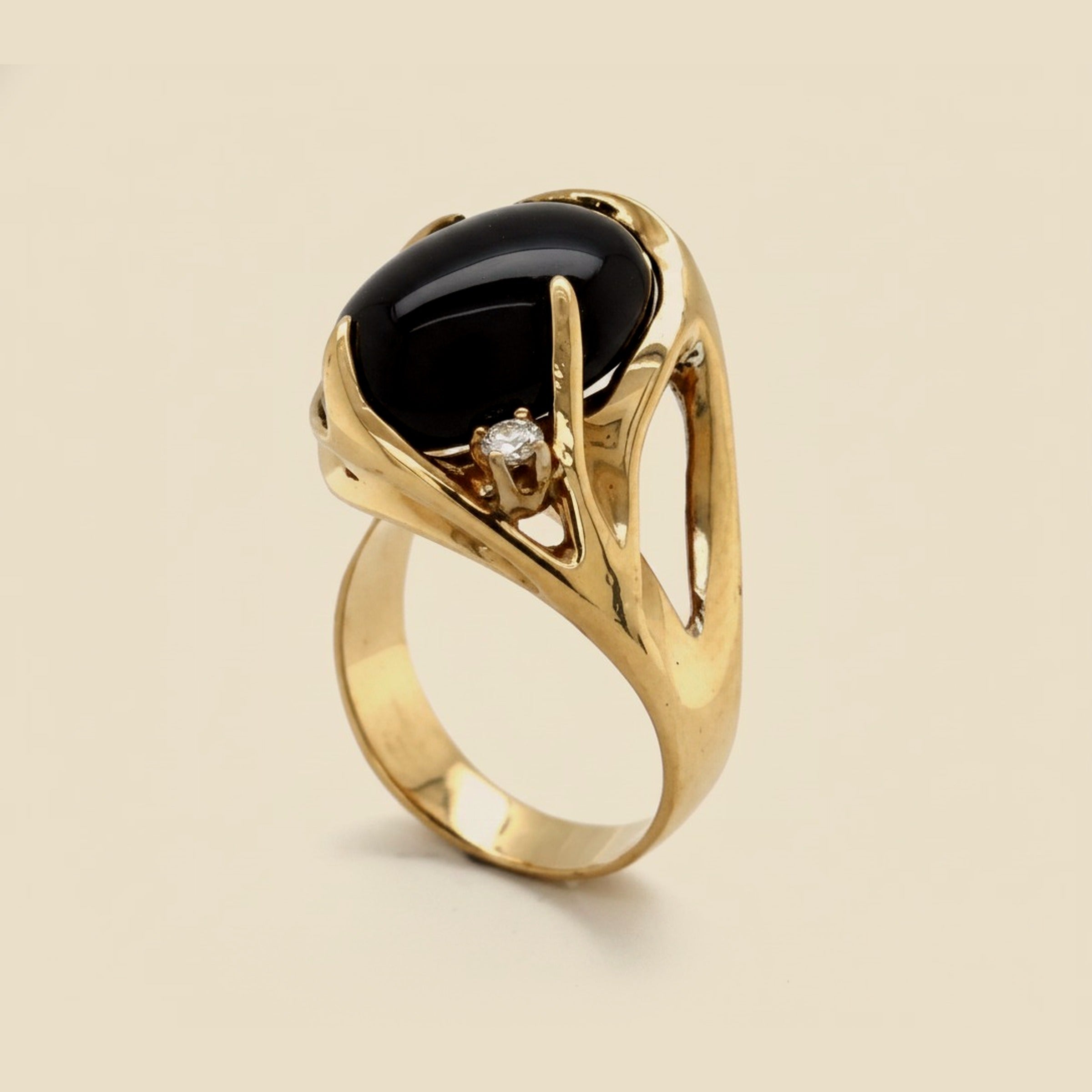 Yellow Gold Onyx/Diamond Ring