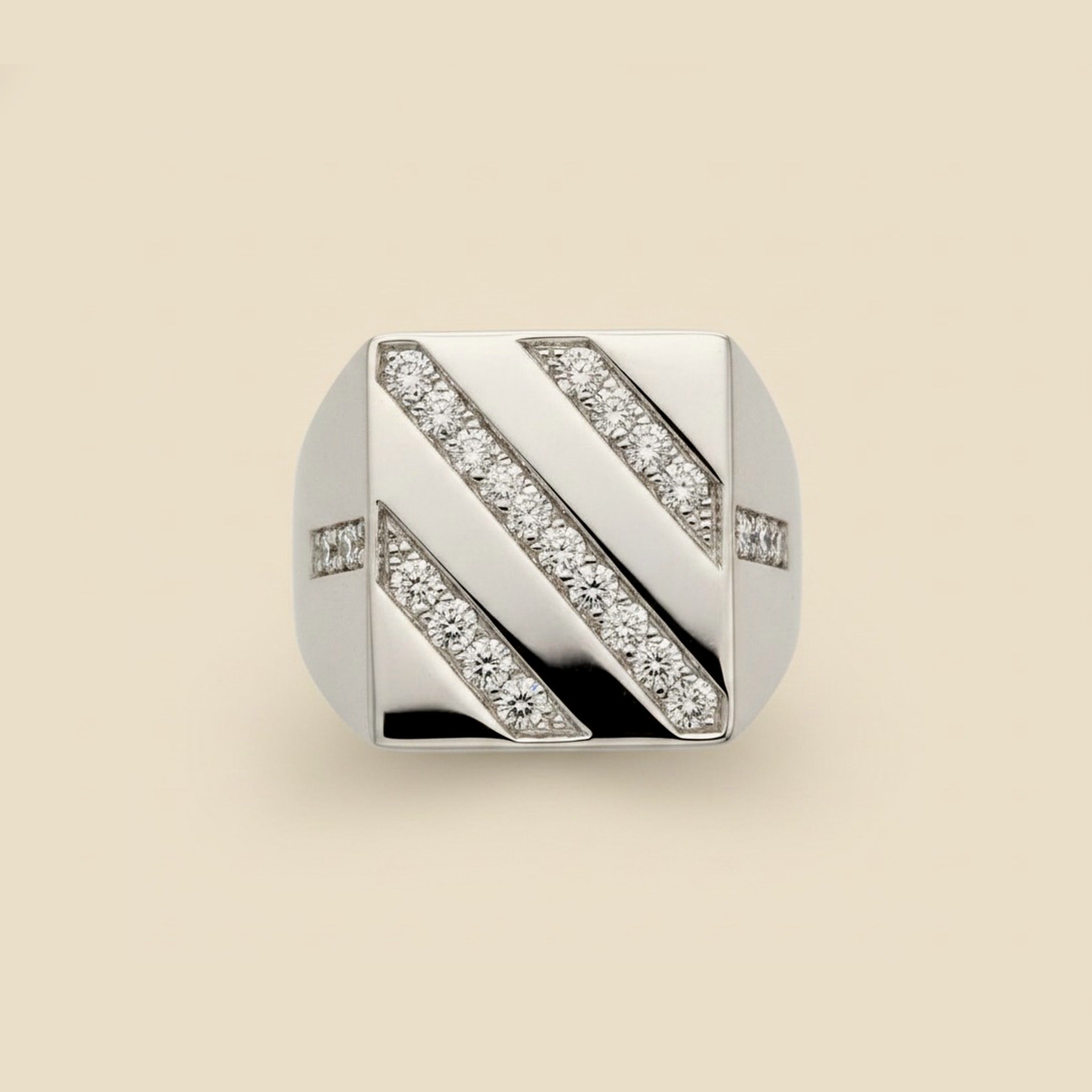 14K White Gold Glossy Diamond Ring
