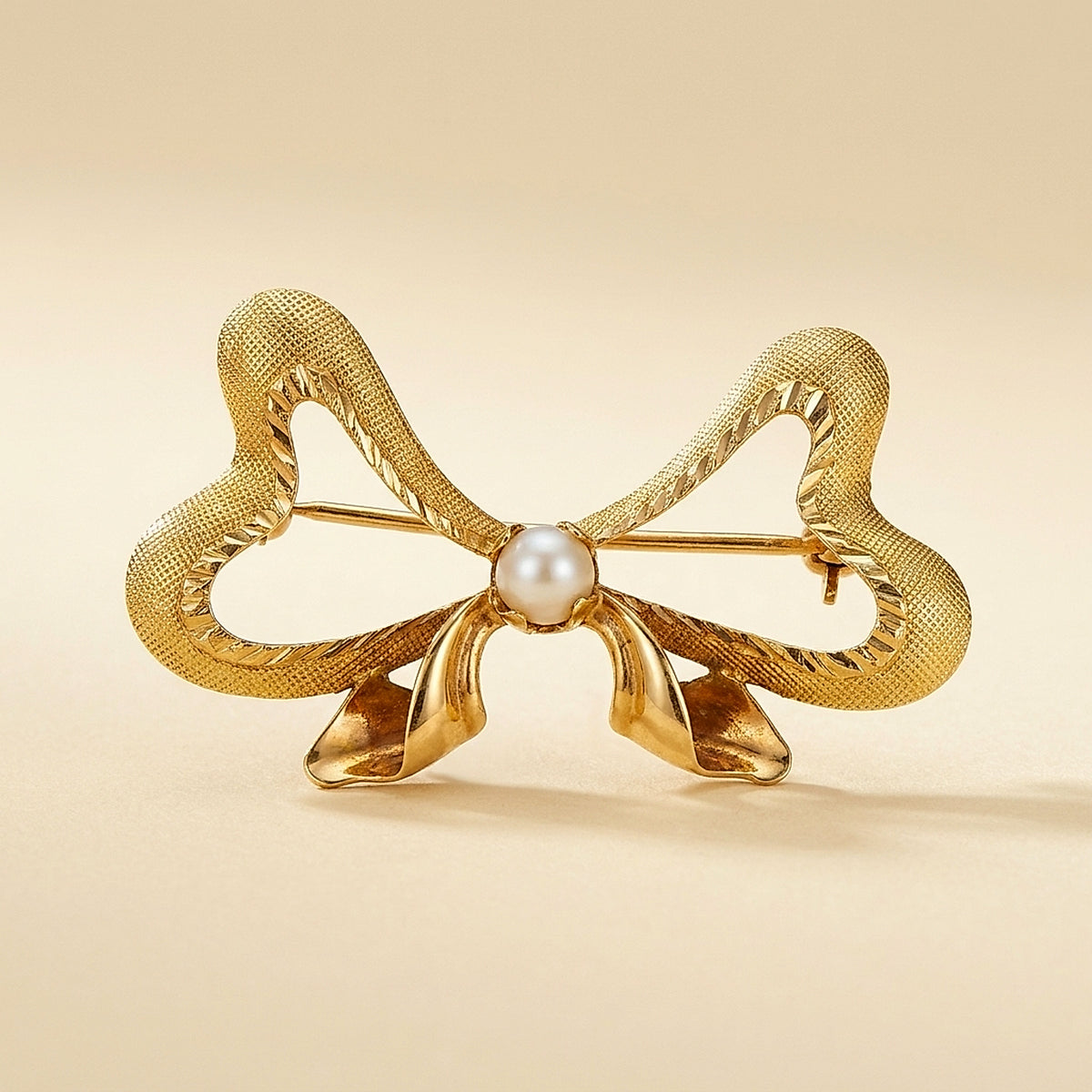 18K Yellow Gold Bow Pin with Cultured Pearl