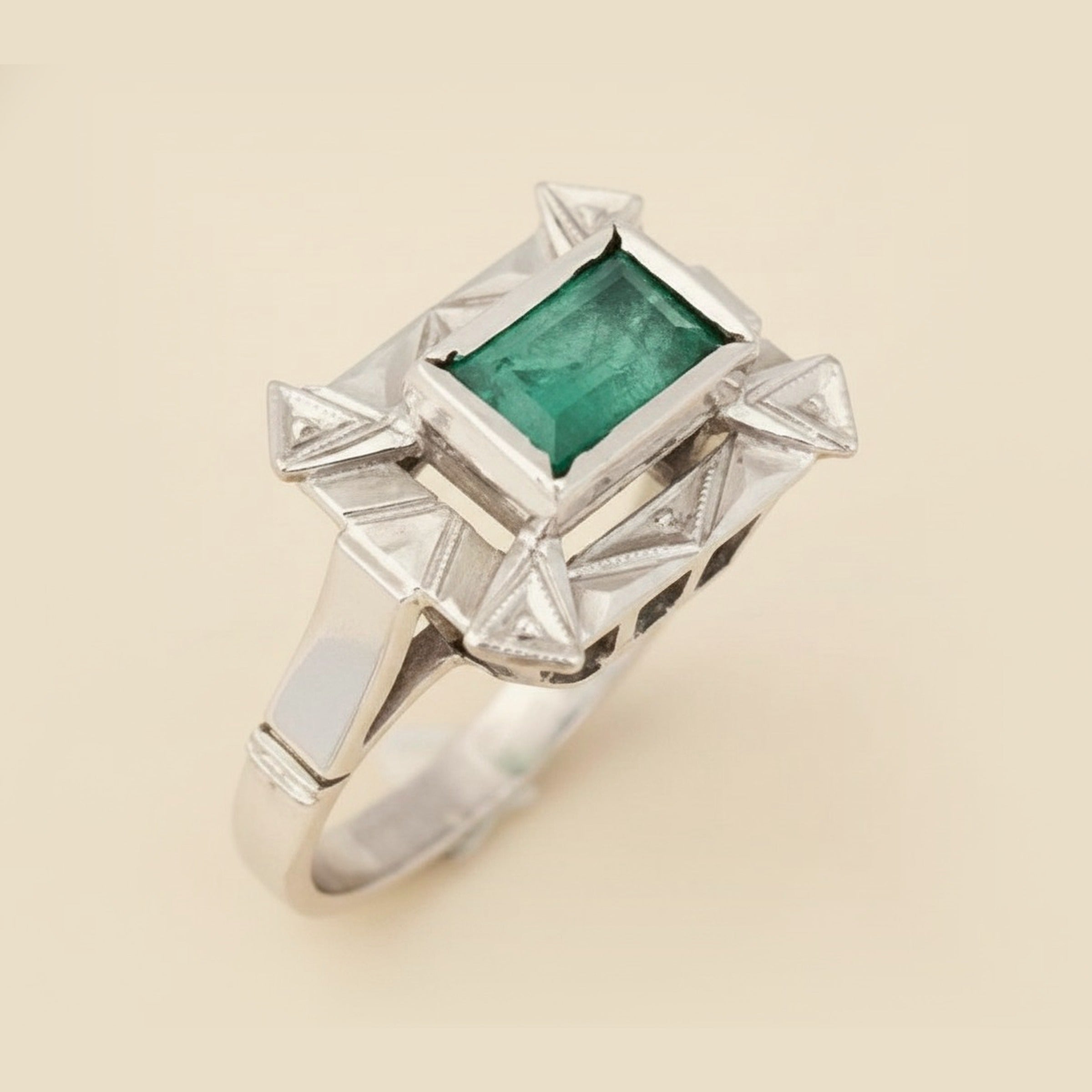 White Gold Horizontal Set Emerald Ring – Empire Diamond