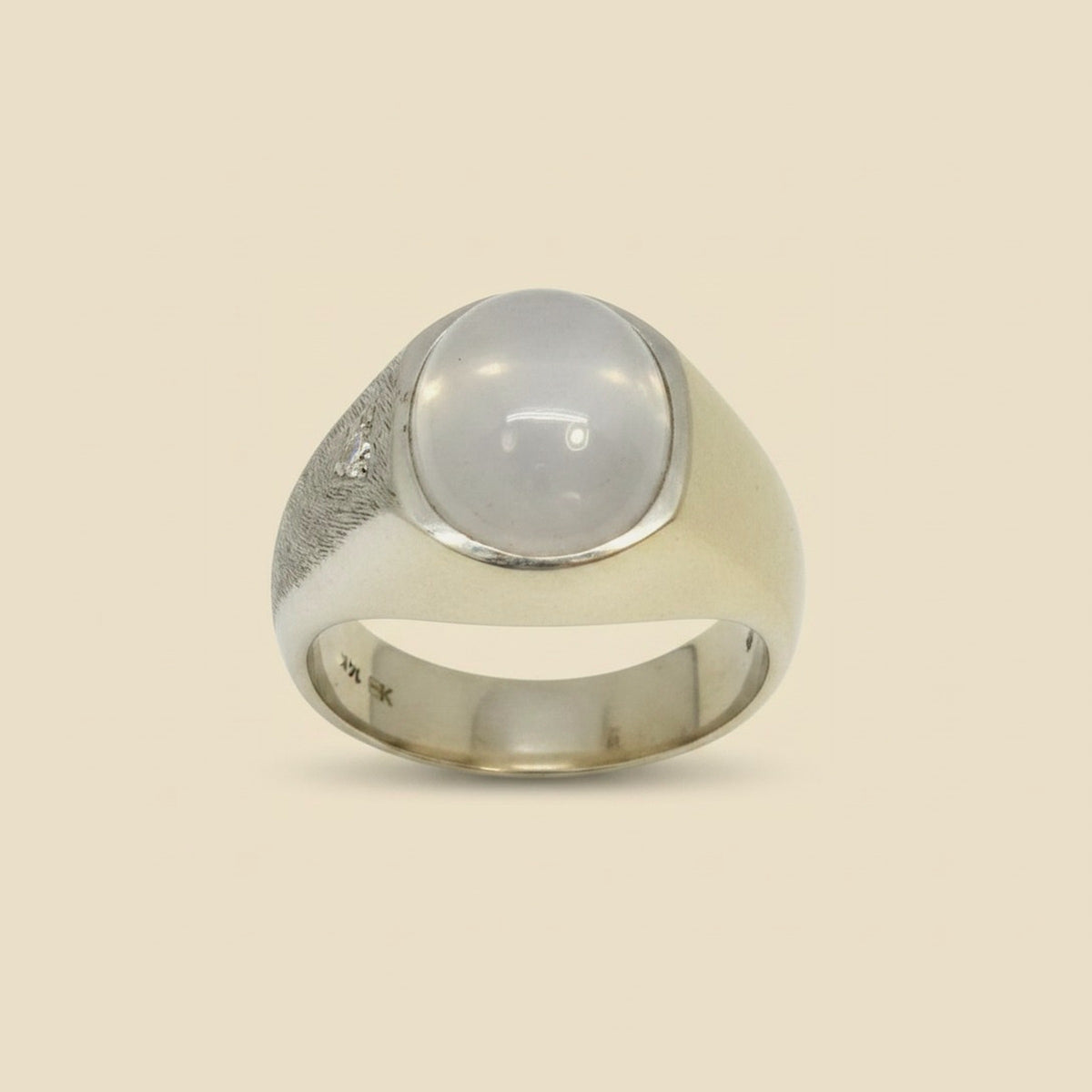 Gentleman's White Gold Natural Cabochon Star-Sapphire Ring